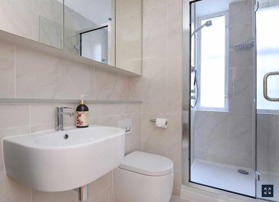 2 Bedroom Apartment Just Off Kings Road لندن المظهر الخارجي الصورة